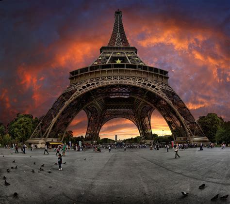 Sunset near the Eiffel Tower, Paris, France photo on Sunsurfer