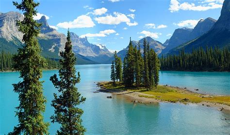 16 Top-Rated Tourist Attractions in Alberta | PlanetWare