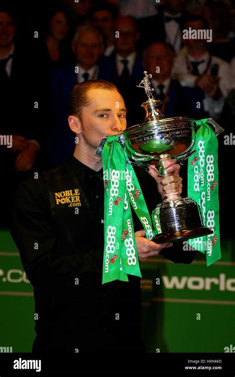 GRAEME DOTT WORLD SNOOKER CHAMPION CRUCIBLE THEATRE SHEFFIELD ENGLAND ...