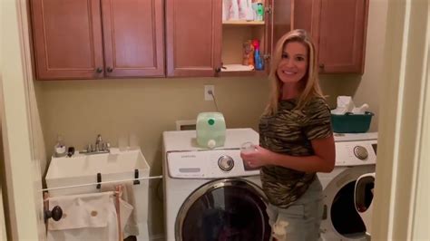 Jen Carfagno doing laundry (8/12/2021) — Newswomen