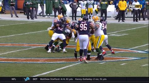 Khalil Mack Amazingly Sacks Aaron Rodgers With His Back - Daily Snark