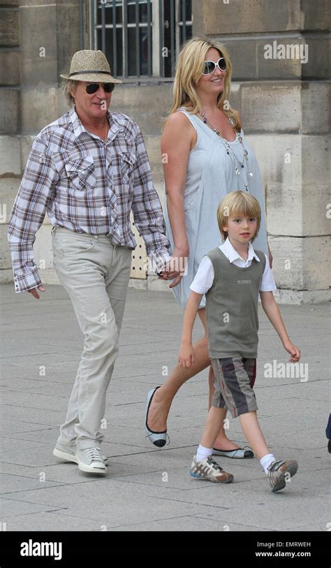 Rod Stewart Penny Lancaster Children High Resolution Stock Photography and Images - Alamy