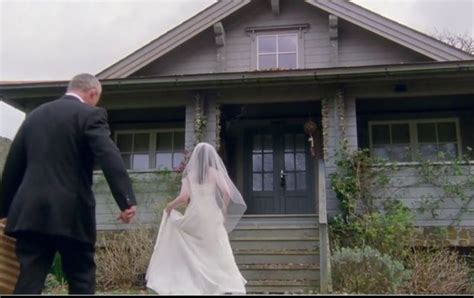 Doc Martin: Martin Louisa on their honeymoon. | Doc martin, Martin clunes, Doc