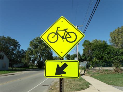 Bicycle Crossing Sign Free Photo Download | FreeImages