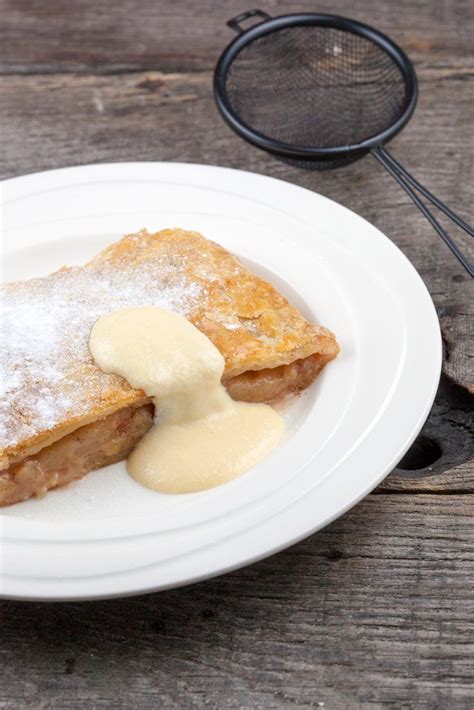 Apfelstrudel met vanillesaus | Ohmydish | Recipe | Vanilla sauce, Apple ...