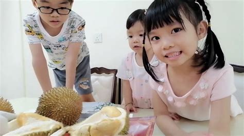 Eating Durian for the first time - YouTube