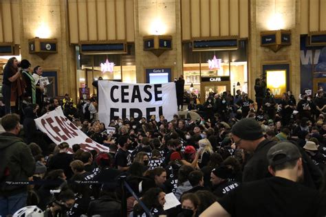 Large protest takes over 30th Street Station, calling for a ceasefire ...