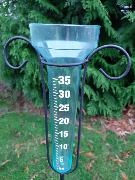 Rain Gauge With Steel Frame and Plastic Rain Collector – Garden Market Place