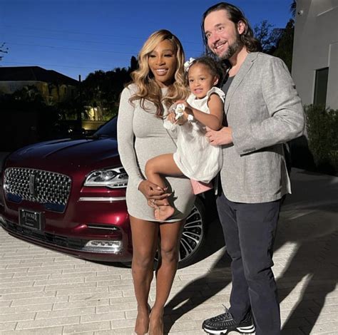 Serena Williams Posed With Her Husband Alexis Ohanian and Daughter ...