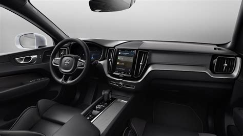 2022 Volvo XC60 (facelift) production launches this month