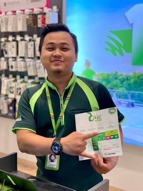 Happy staff 😂 Customer signed up... - Maxis Central I-City | Facebook