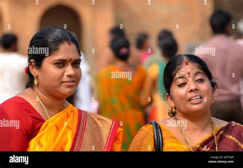 Thanjavur brihadeeswarar temple architecture gopuram hi-res stock ...