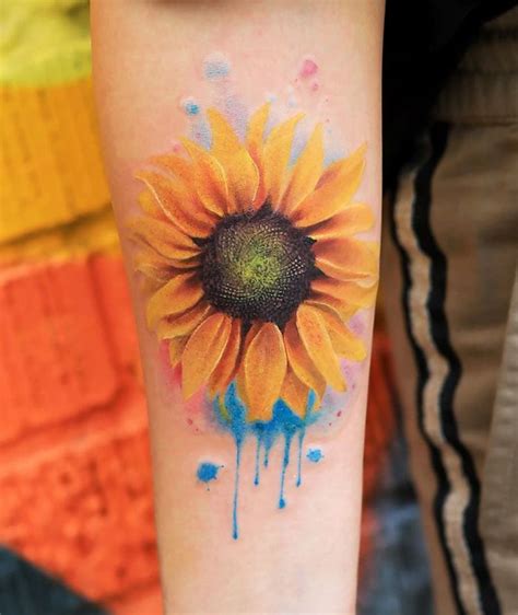 blumen tattoos, farbige tätowierung mit sonnenblumen motiv, wasserfarben tattoo | Blumen tattoo ...