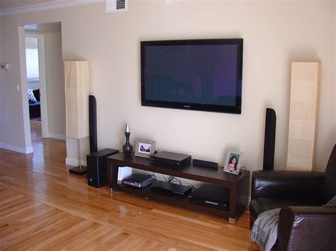 living room TV wall | Samsung 50-inch plasma Omnimount Moda … | Flickr