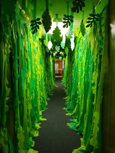 Jungle-themed Birthday Party Decorations