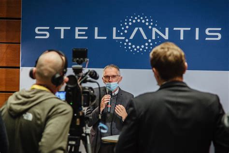 Stellantis Sees Improved Profitability in 2021 After Merger - Bloomberg