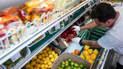 Inflation raised the price of groceries in September. See data 