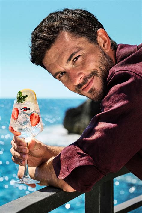 jonathan bailey  pronto  rinfrescare la vostra estate anche