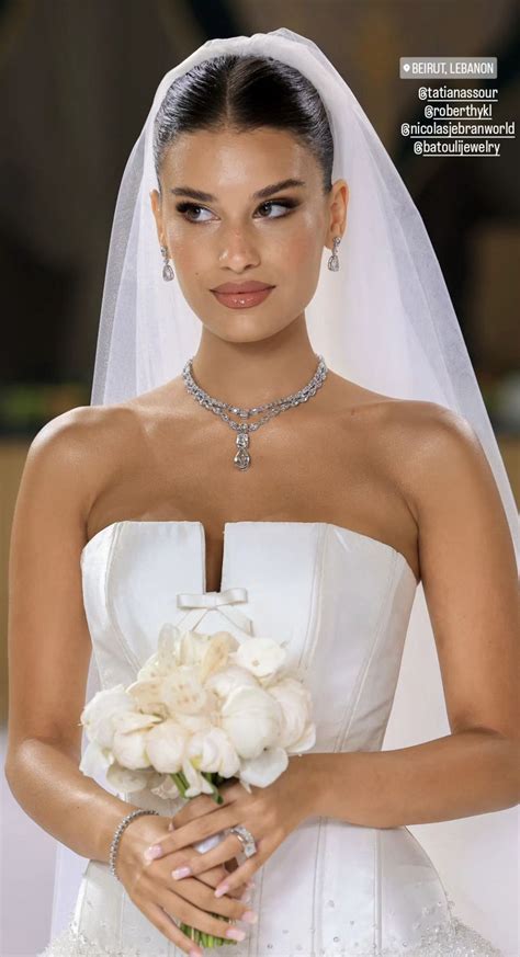 Pin By Alex On I Do Wedding Gowns Bride Hairstyles Bride