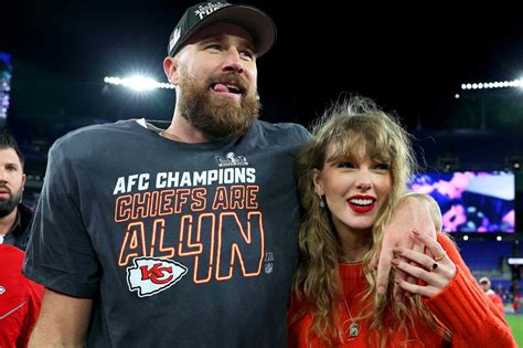 taylor swift  selena gomez attend  chiefs game