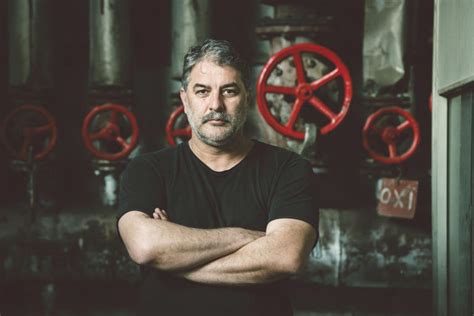 Ο Βασίλης Μπισμπίκης εγκαινιάζει το νέο Cartel στο Αιγάλεω: Ποια