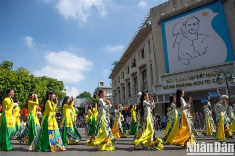 Hà Nội hạn chế ô tô trên 16 chỗ vào phố cổ và quanh hồ Hoàn Kiếm Báo