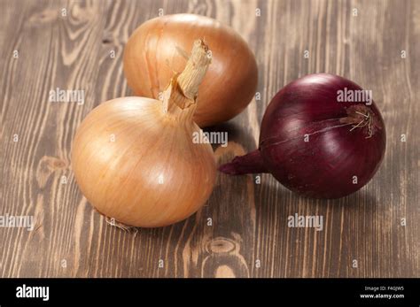 Red And Yellow Onions On A Wooden Table Closeup Stock Photo Alamy