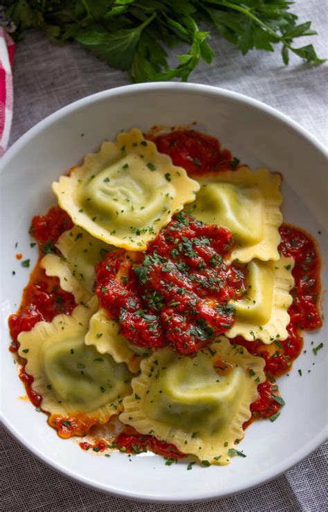 Simple & Delicious Marinara Sauce With Ravioli