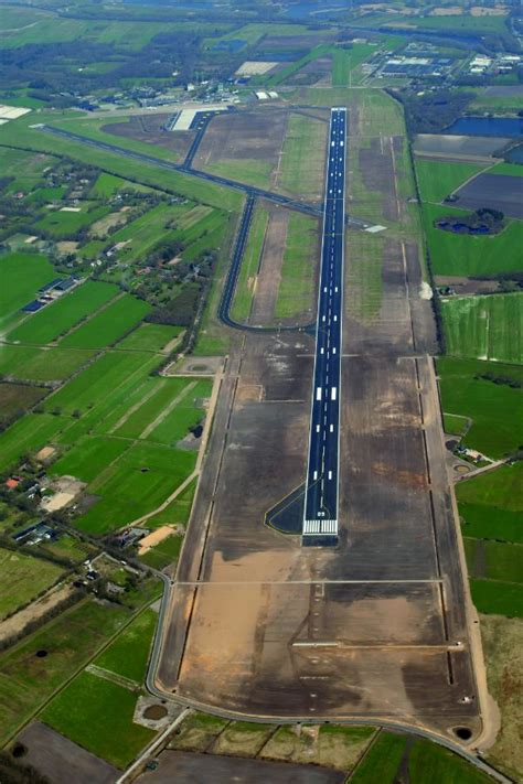 Pin Van Martin Courtz Op Groningen Airport Eelde Groningen Foto S