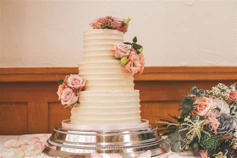 Award Winning Bespoke Buttercream Wedding Cakes In Herts