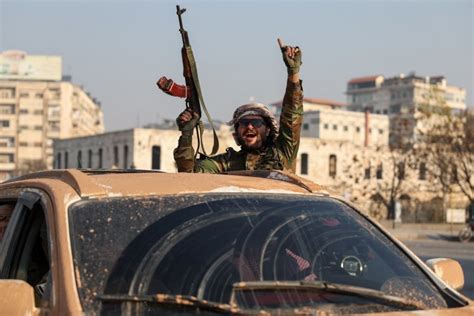 Syrian rebels claim control of Homs and advance toward Damascus