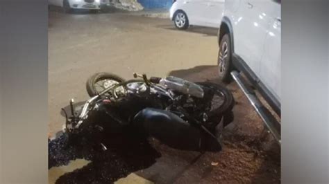 Câmera de segurança flagra colisão entre moto e carro Correio de Carajás