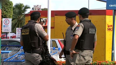 Vídeo Homem é assassinado dentro de hipermercado no bairro da Gruta