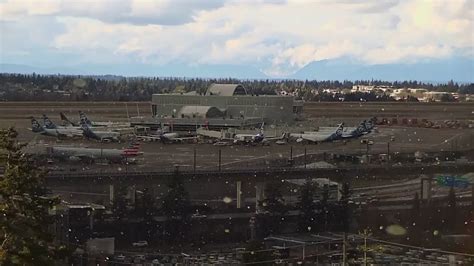 Seattle weather: Light snow showers falling in some western WA lowlands