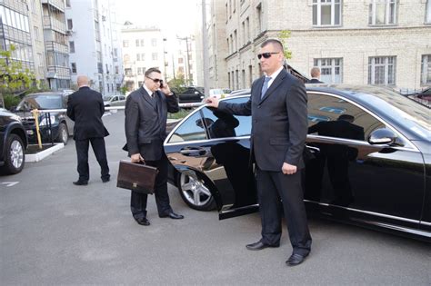 Close Protection Vs Traditional Security Whats The Difference