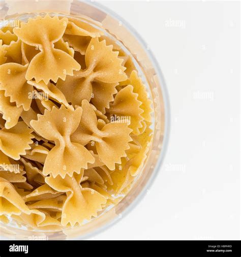 Whole wheat farfalle pasta hi-res stock photography and images - Alamy 