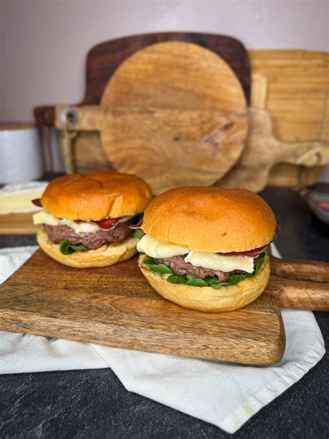 Burger Gourmand Aux Champignons Viande De Grison Et Brie Socopa