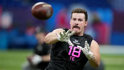 Seahawks Rookie Roundup: FB Robbie Ouzts will fuel new offense