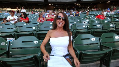 Meet Front Row Amy: The Brewers superfan behind home plate | News