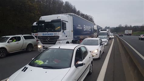 Une violente collision entre un poids lourd et un van sur la RN7 à