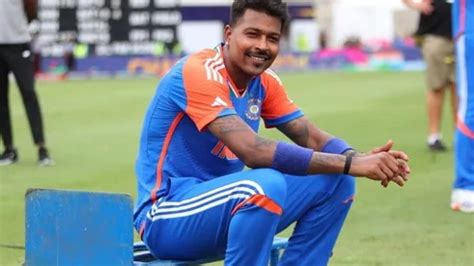 mumbai crowd chants hardik hardik   world cup