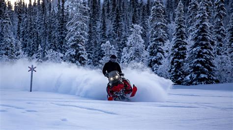 Crossover Snowmobiles Lynx