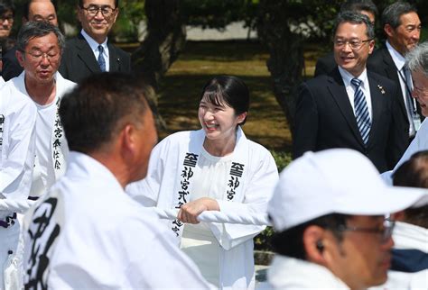japan vertrouwt prinses aiko alles toe behalve de troon hoe ouderwets