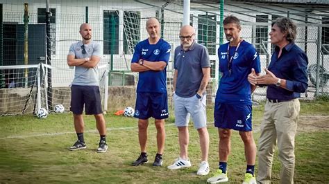 al termine della stagione sportiva acf arezzo saluta  calciatrici