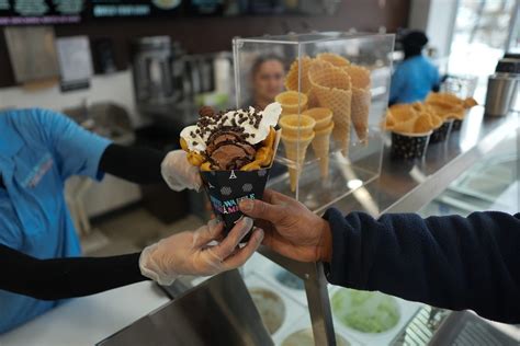 eiffel waffle ronis mac bar join knoxville restaurant scene