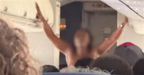 Woman Strips Naked On Southwest Airlines Flight Screams For Minutes