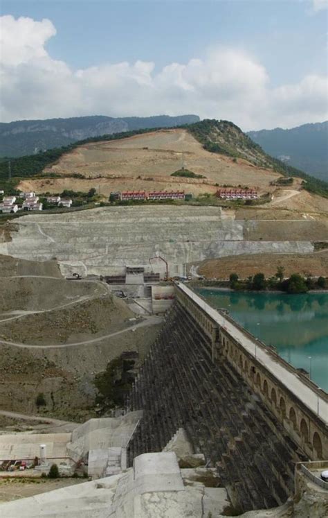 El Pueblo De Arag N Abandonado Hace A Os Por Un Embalse Problem Tico