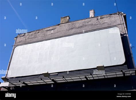 Large billboard display hi-res stock photography and images - Alamy 