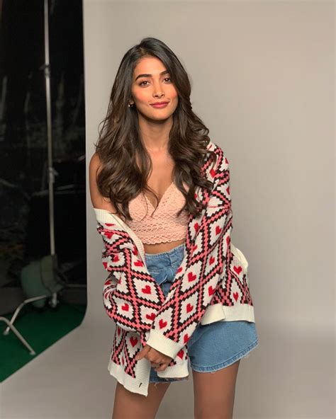 Pooja Hegde Stuns Fans With Subtle Yet Chic Looks Check Out Diva S Bold Sexy Pics Fz News