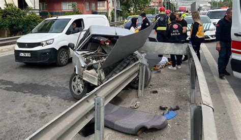 İzmit te korkunç kaza Bariyere ok gibi saplandı Sürücü hayatını kaybetti